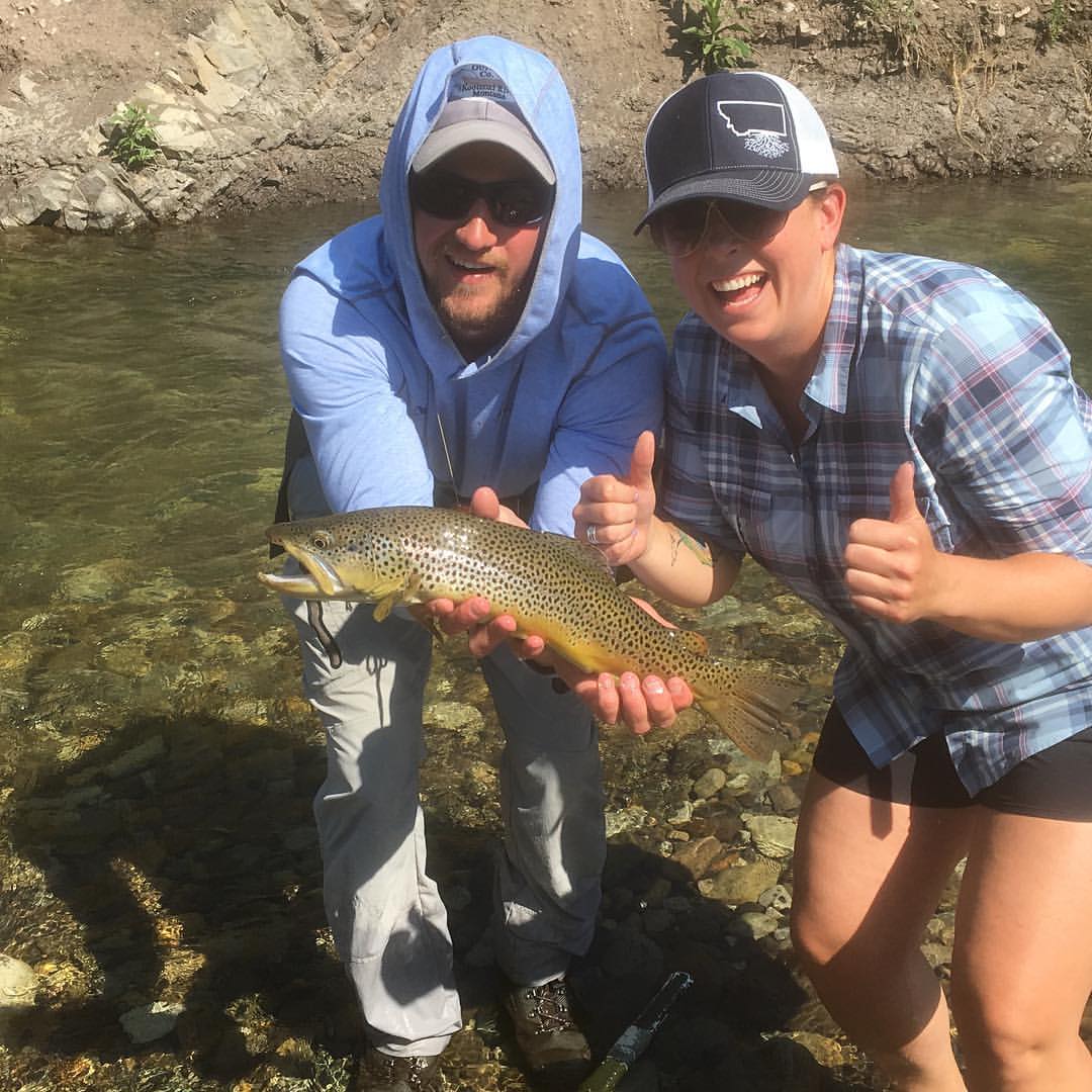 Landing a big fish - Montana Adventure Guides 